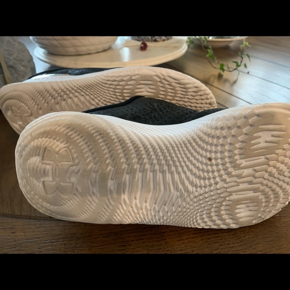 These are sharp and worn maybe once - Picture 2 of 3